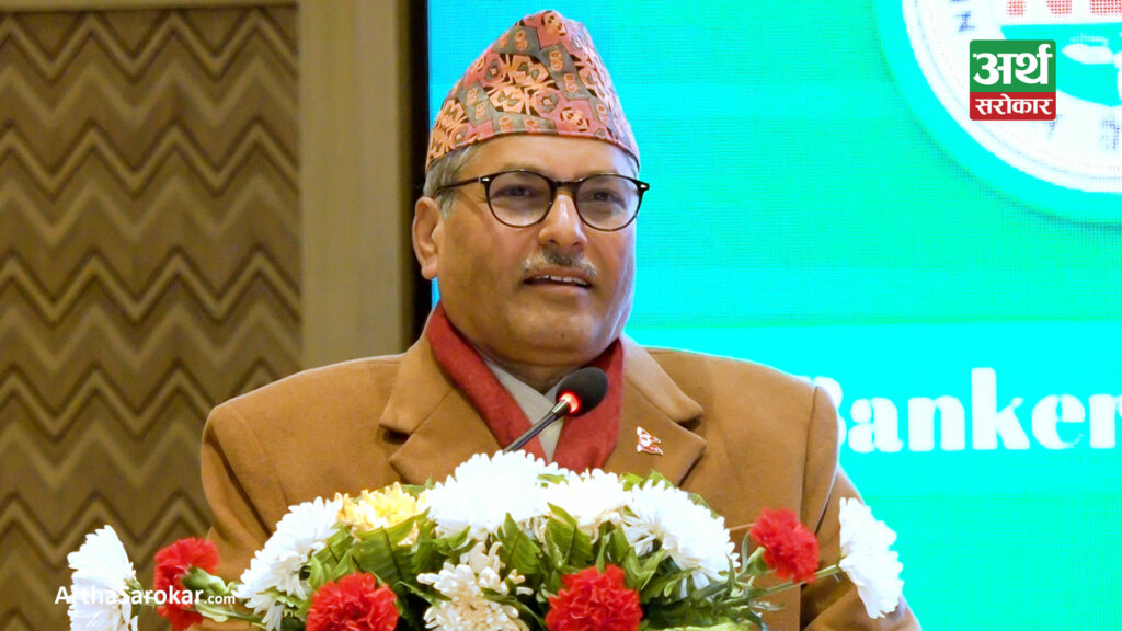 पूर्व गभर्नर अधिकारीले भने- ‘मौद्रिक नीति अरुलाई खुसी पार्ने होइन, काम गर्ने खालको हुनुपर्छ’
