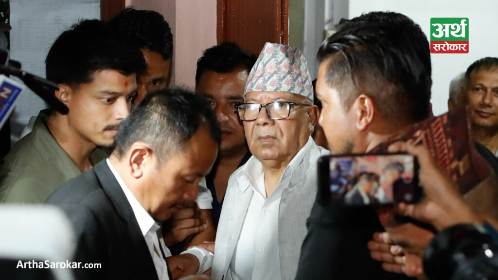 पतञ्जलि जग्गा प्रकरणः ३५ लाख धरौटी तिरेर छुटे माधव नेपाल 