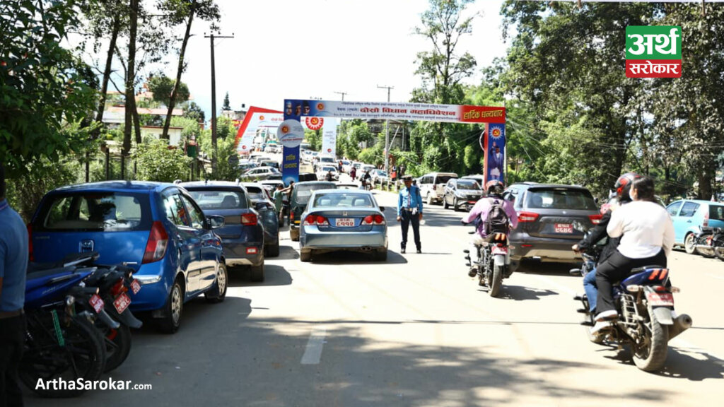 एमाले विधान महाधिवेशन: पार्किङ सडकमै (तस्विरहरू)