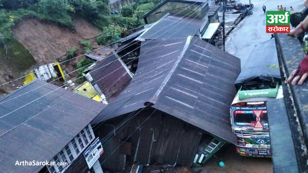 इलाममा पहिरोः हालसम्म २४ जनाको ज्यान गयो
