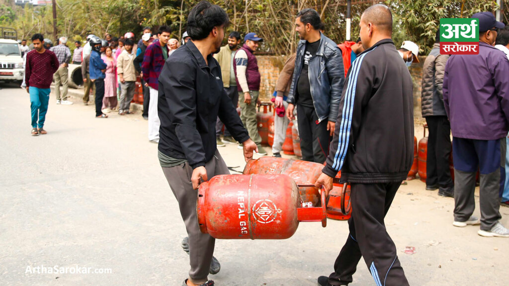 Government's Half-Weight Gas Cylinder Sale Plan Amid Shortage | News ...